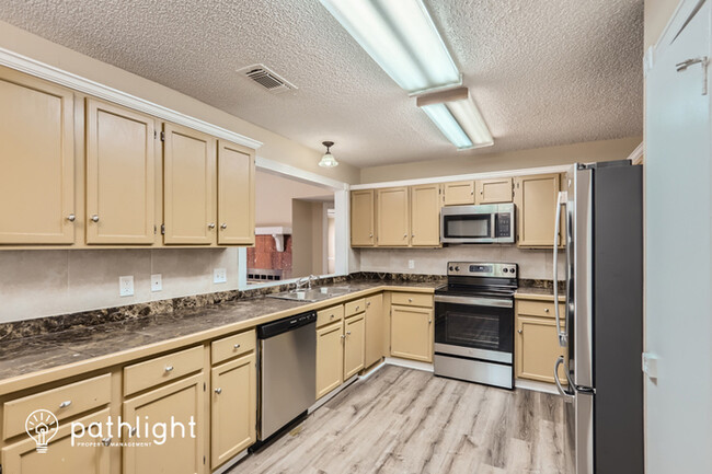 Building Photo - 1005 Faircloth Court