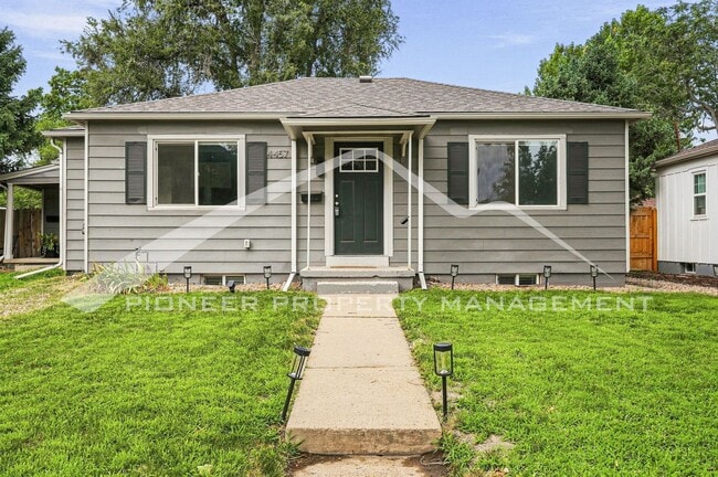 Charming Home with Central AC and Fenced Yard - Charming Home with Central AC and Fenced Yard