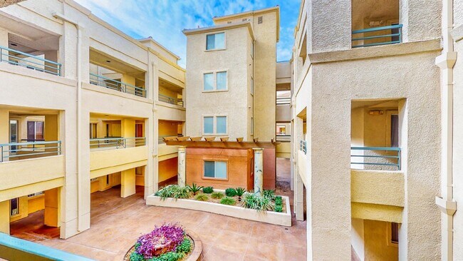 Foto del edificio - "Chic Las Vegas Condo Oasis: 1-Bedroom Gem with Granite Touch - 530 Sq Ft of Style!"