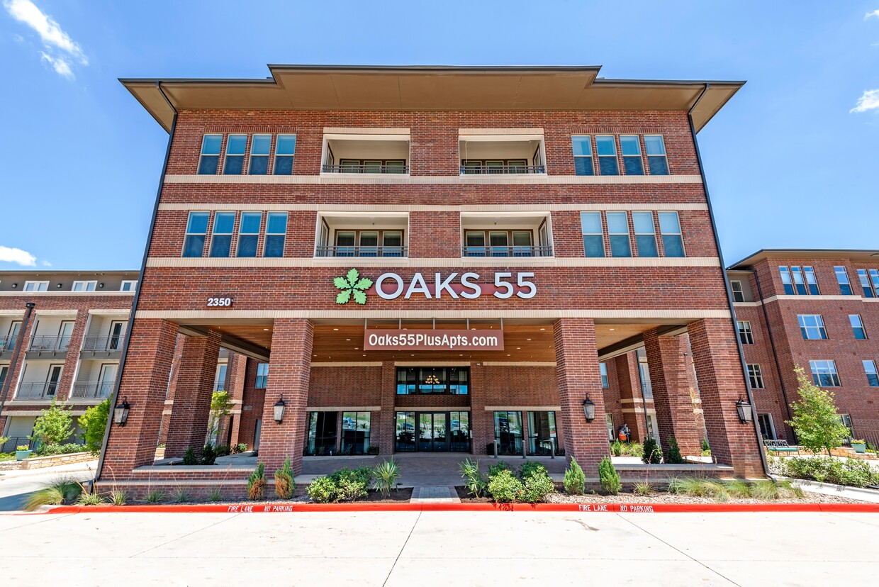 Primary Photo - Oaks 55