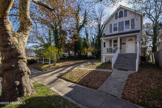 Building Photo - 1014 2nd Ave