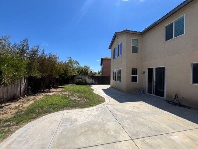 Building Photo - 31656 Rosales Ave