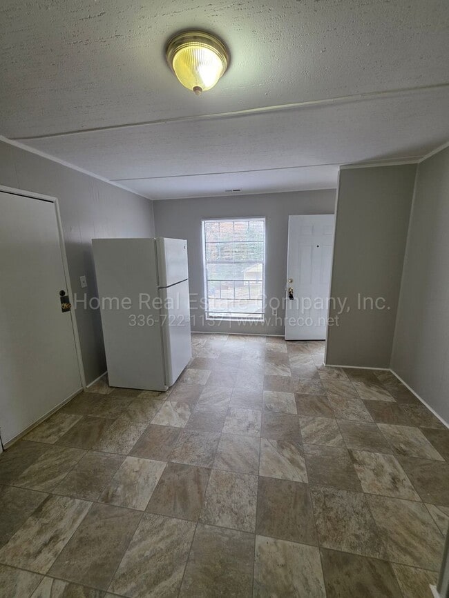 Photo - 409 Mason St NE House