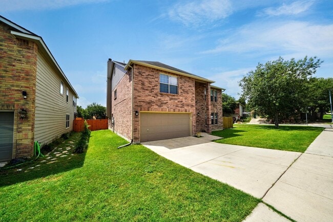 Building Photo - Stunning 4-Bedroom, 2.5-Bathroom Home in L...