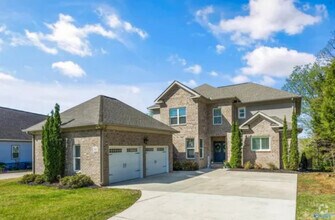 Building Photo - 2807 Talon Cir