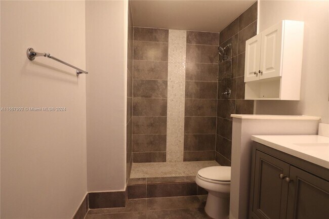 Foto del edificio - 5800 W Sample Rd