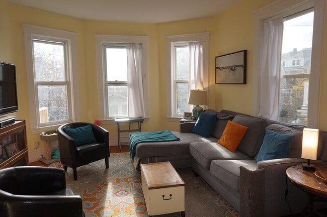 Building Photo - 52 Patten St