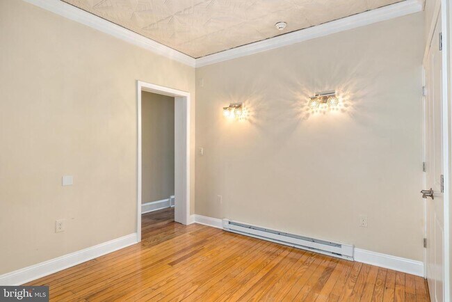 Foto del edificio - 309 E Girard Ave