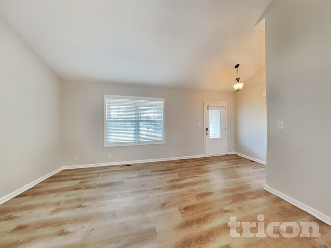 Foto del edificio - 1037 Dwight Eisenhower Way