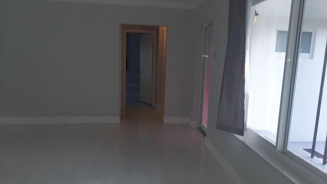 Foto del edificio - 8815 NE 9th Ct