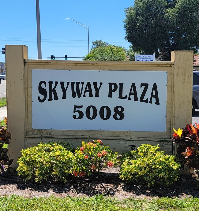 Foto del edificio - 5008 Manatee Ave W