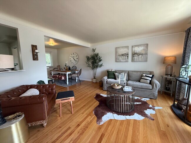 Foto del edificio - 2065 E Maple Rd