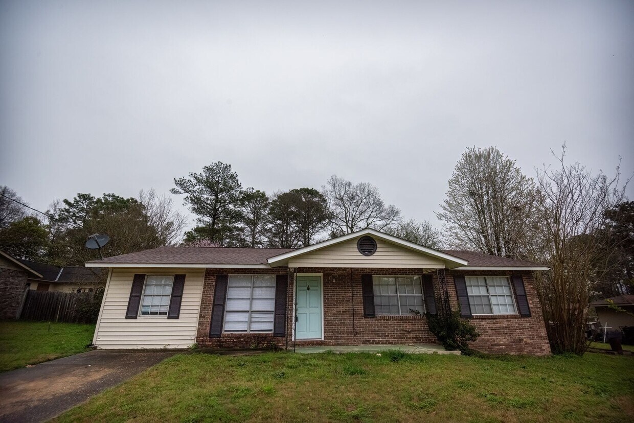 Primary Photo - Beautiful home available today!