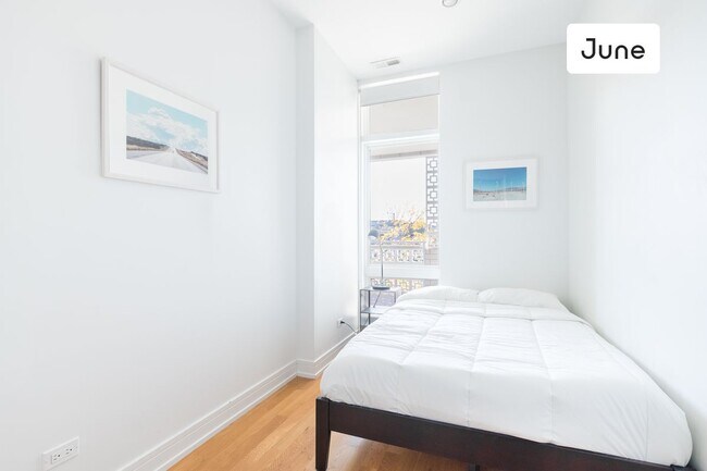 Foto del edificio - ROOM ONLY in 4-bed/2.0-bath Home