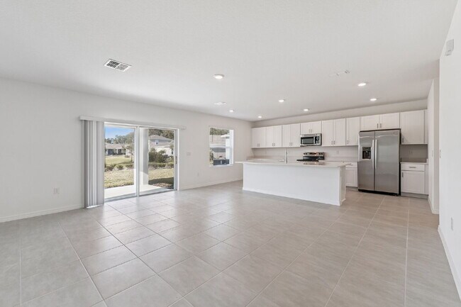 Foto del edificio - Spacious 5 Bedroom with 3 Baths + Bonus & 2,673 Sq Ft of Comfort in Edgewater, FL!