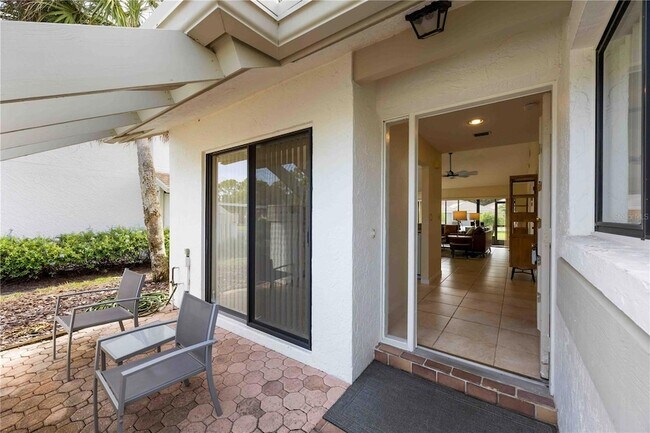 Foto del edificio - 5370 Myrtle Wood