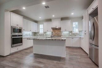 Building Photo - 693 Gemstone Dr