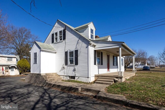 Building Photo - 181 E Main St