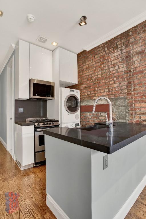 Foto principal - 3 bedroom in New York NY 10009