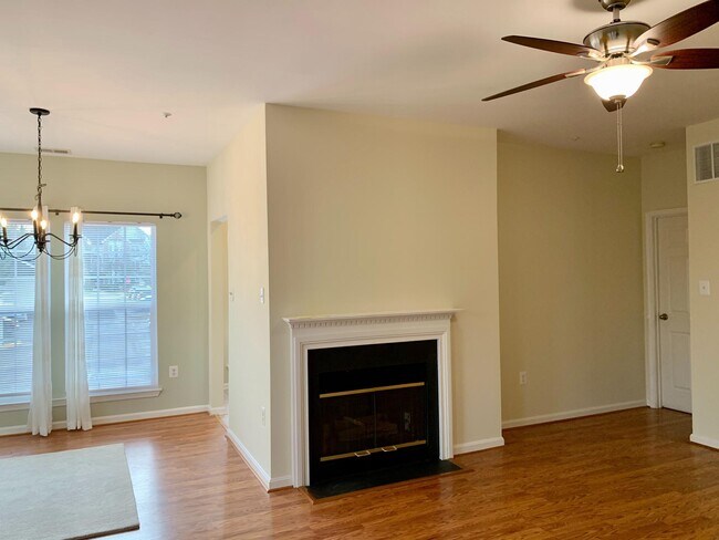 Foto del edificio - 4138 Fountainside Ln