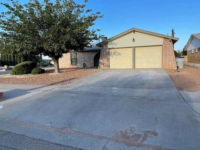Building Photo - 1701 Paul Moran Pl