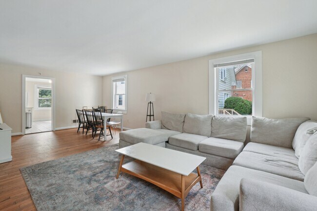 Foto del edificio - 7309 Hopkins Ave