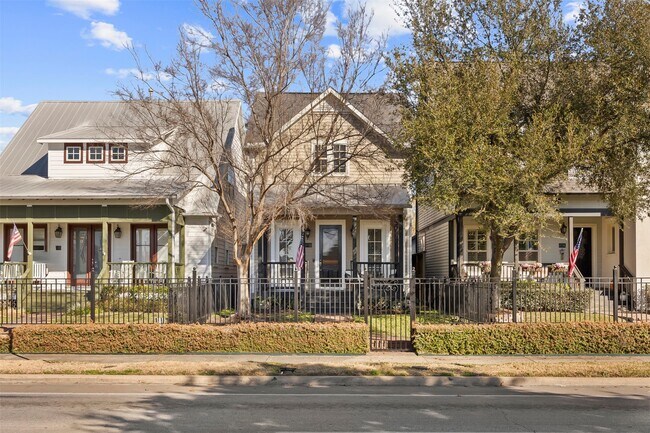 Foto del edificio - 8758 Kempwood Dr
