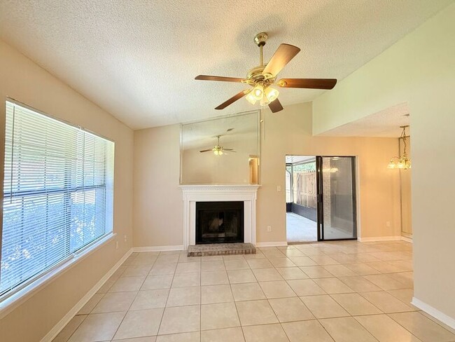Foto del edificio - 9345 Chisholm Rd