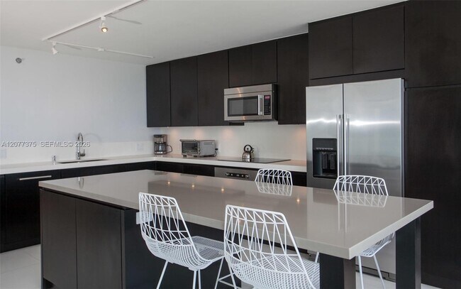 Foto del edificio - 400 South Pointe Dr