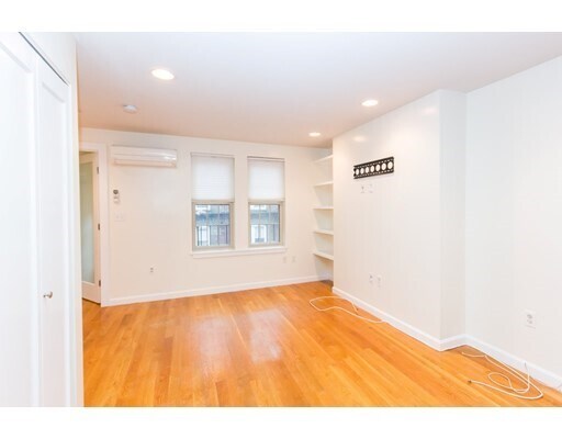 Building Photo - 20 Thacher St