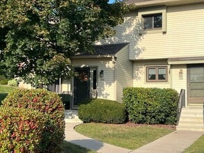 Building Photo - 1302 Summer Hill Dr