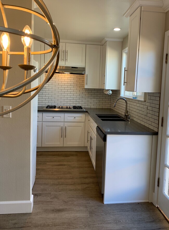 Foto del edificio - 23447 Gilmore St