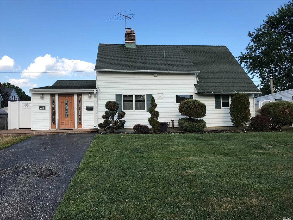Primary Photo - 332 W Blacksmith Rd
