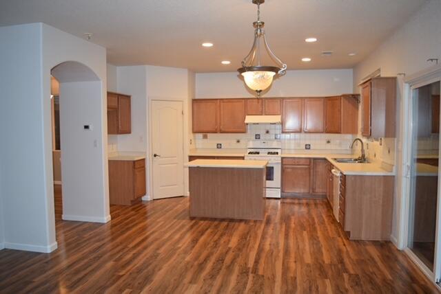 Primary Photo - 7423 Desert Eagle Rd NE