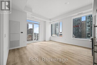 Building Photo - 101 Roehampton Ave