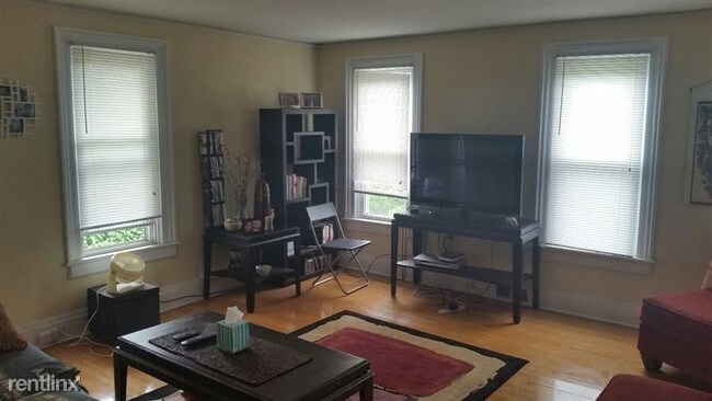 Building Photo - 2 br, 1 bath  - 214 N 1st St # 2
