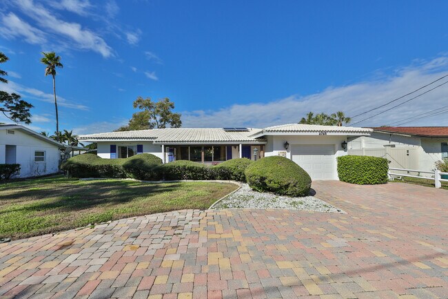 Foto del edificio - 4748 Shore Acres Blvd NE