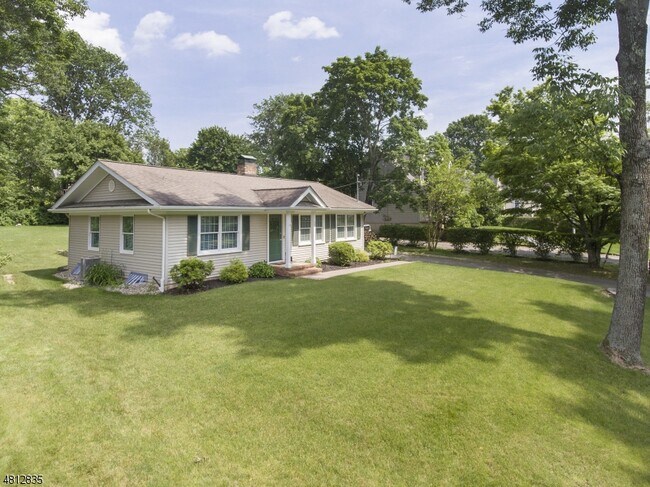 Foto del edificio - 32 Maple Ave