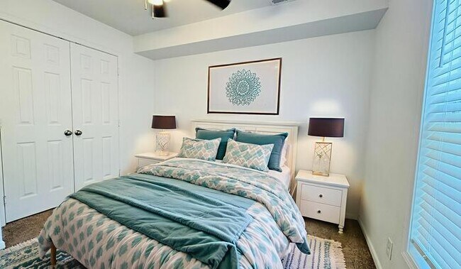 Building Photo - 3 bedroom Duplex with unique floor plan fo...