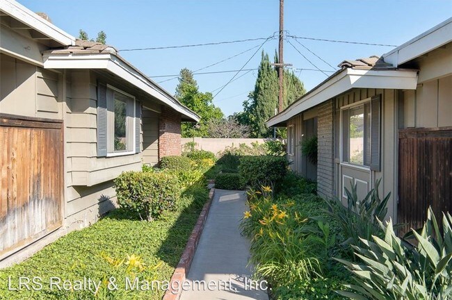 Building Photo - 3 br, 2 bath House - 1227 E. 1st Street