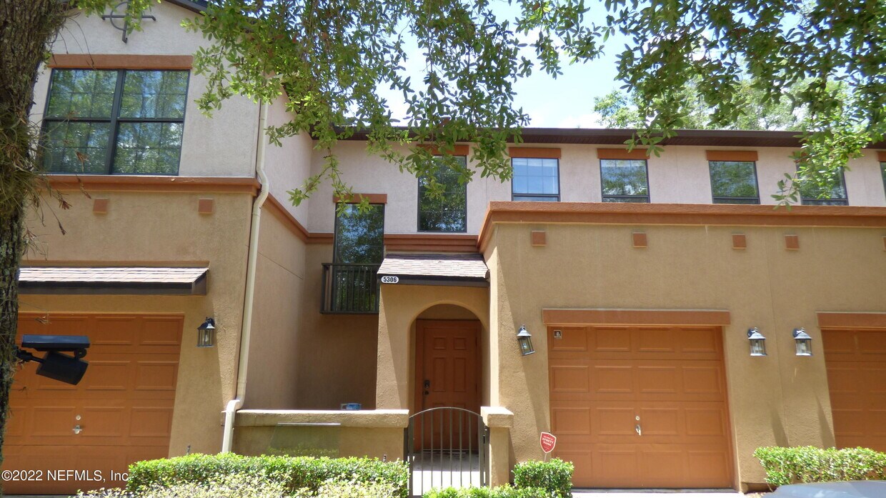 Foto principal - 5306 Brighton Park Ln