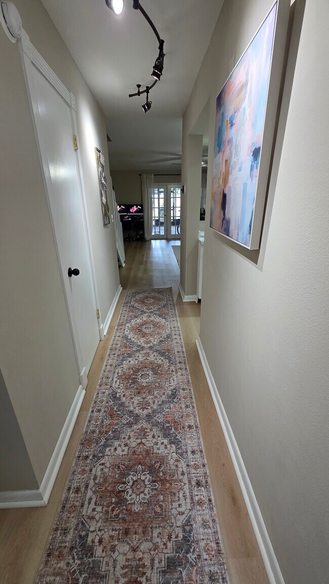 Foto del edificio - 16084 Dawnview Dr