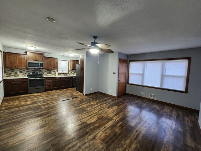 Foto del edificio - 320 Fanelle Ave