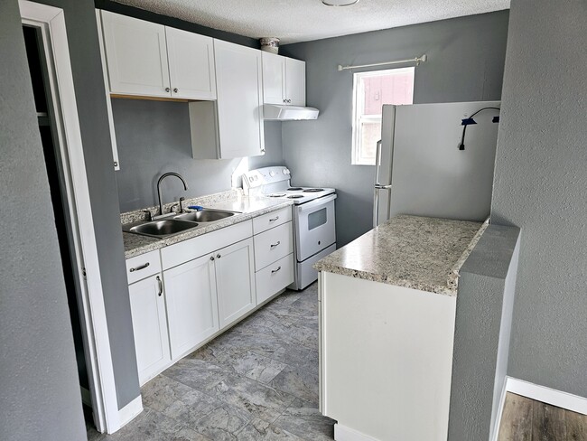 Building Photo - 534 N Bliss St