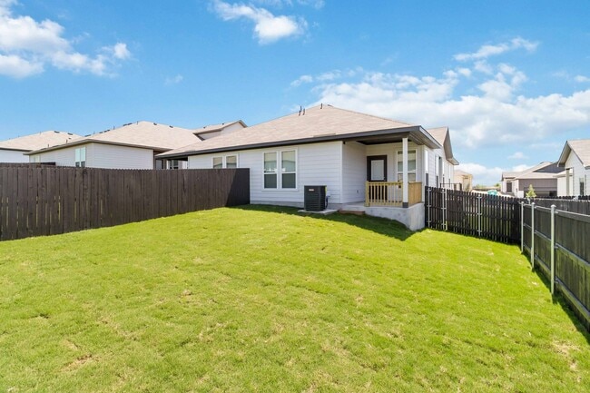 Building Photo - Come and See for Yourself Why Emma Park is the Premiere Luxury Community in Buda.