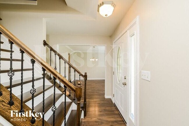Building Photo - 330 Creekview Drive