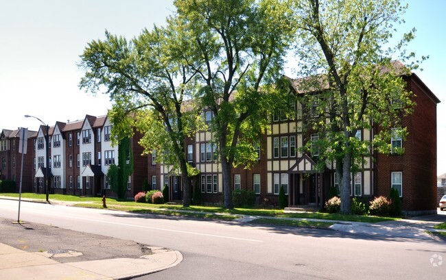 Building Photo - 1050 Kenmore Ave