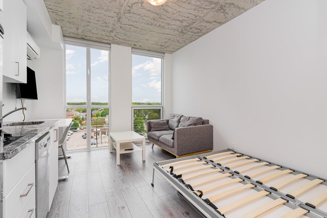 Building Photo - 1900 Simcoe St N