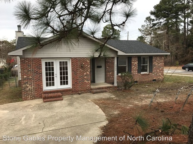 Building Photo - 3900 Village Dr