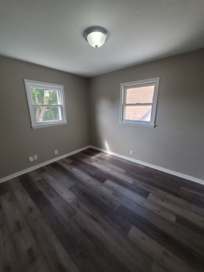 Foto del edificio - 1013-1015 W Keefe Ave. (Duplex)